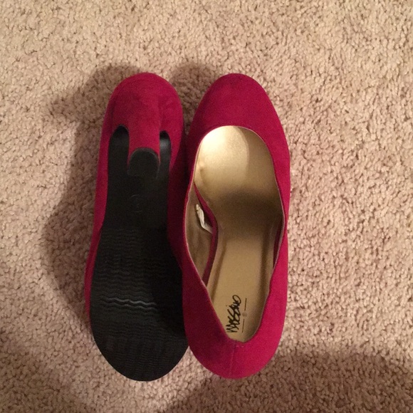 Mossimo Burgundy Heels - Picture 4 of 4